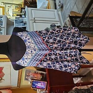 Linda Donatella, Sz. M Breezy summer top w/ adjustable straps.
